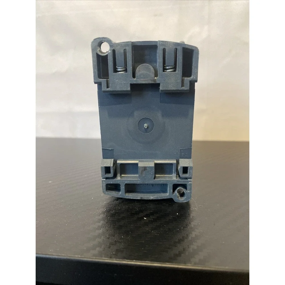 Telemecanique Schneider Electric LC1DT20 24 VDC Contactor With‎ LAD4TBDL - USED